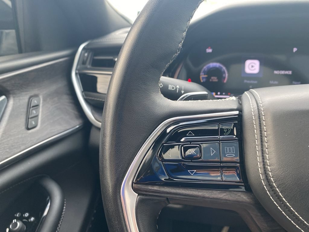 Used 2022 Jeep Grand Cherokee Overland AWD/4WD image 23