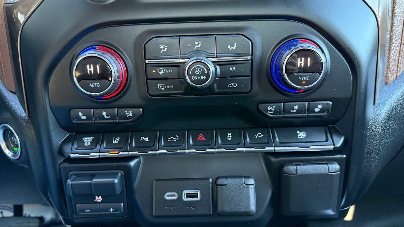 Used 2021 Chevrolet Silverado 3500 High Country AWD/4WD image 23