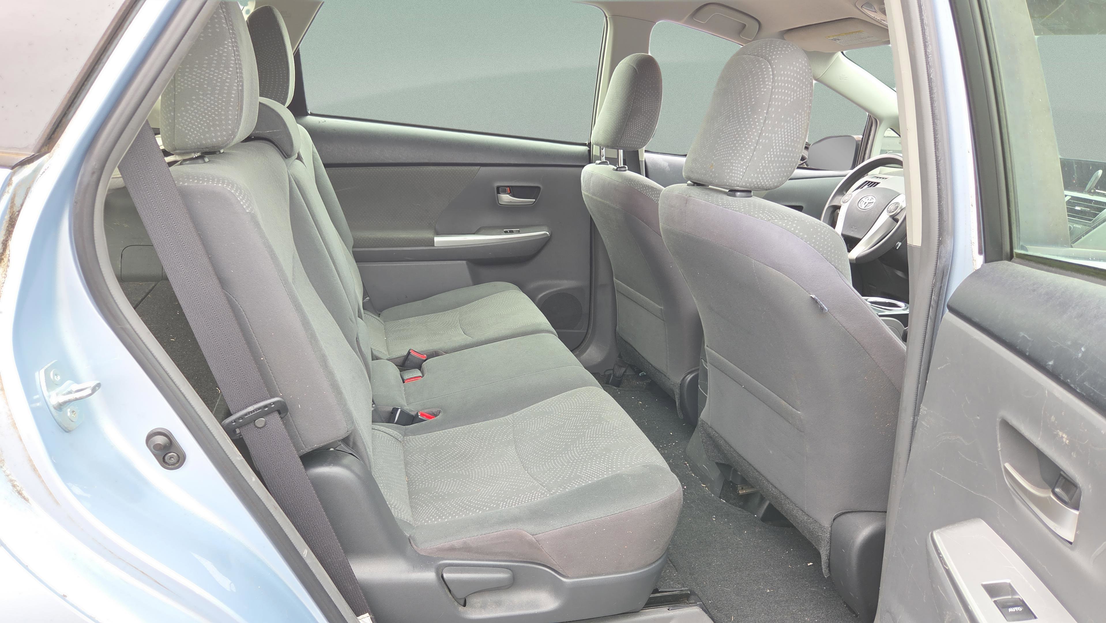 Used 2014 Toyota Prius V Three image 13