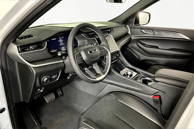 New 2025 Jeep Grand Cherokee Laredo image 8