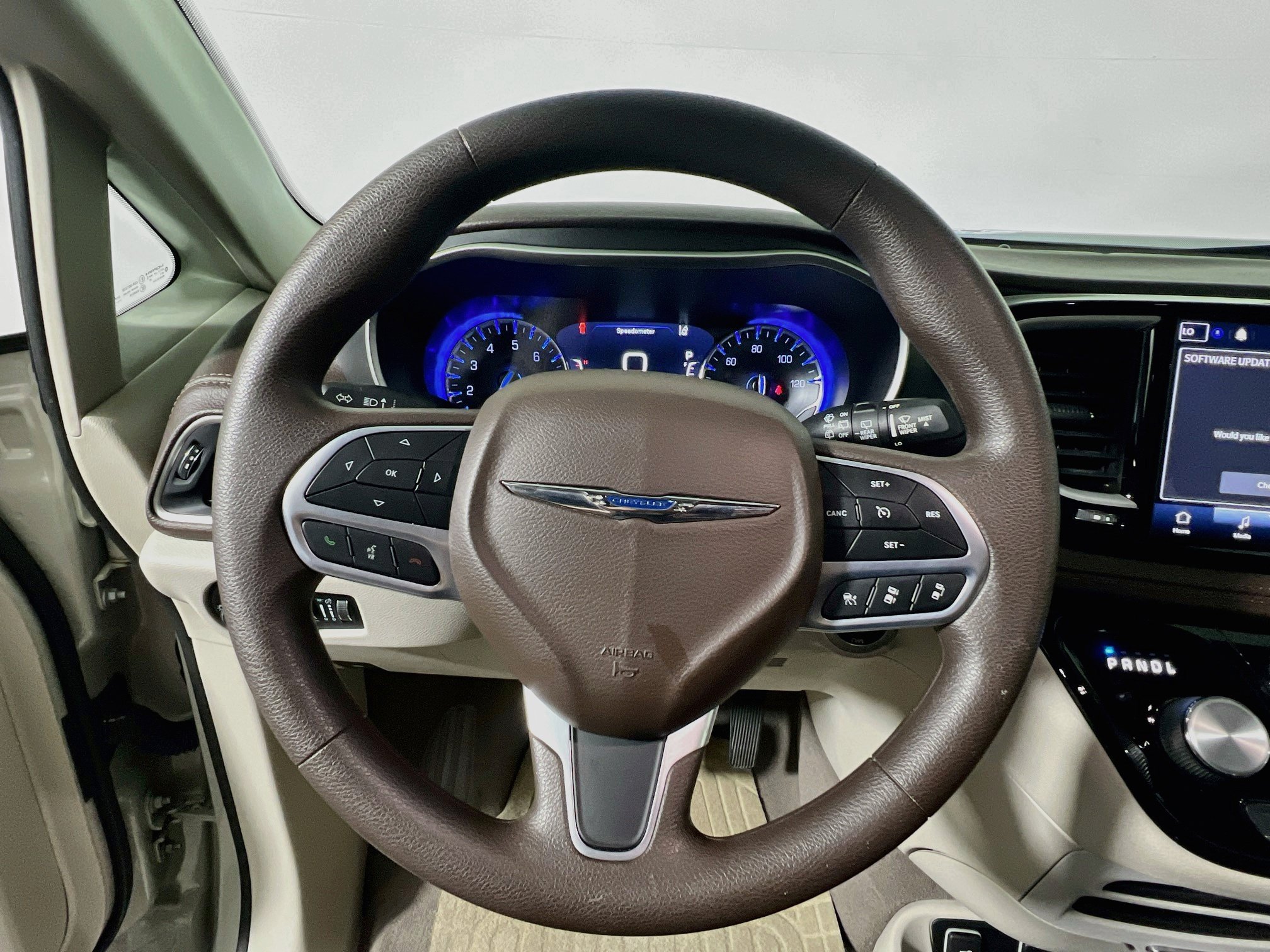Used 2021 Chrysler Pacifica Touring FWD image 17