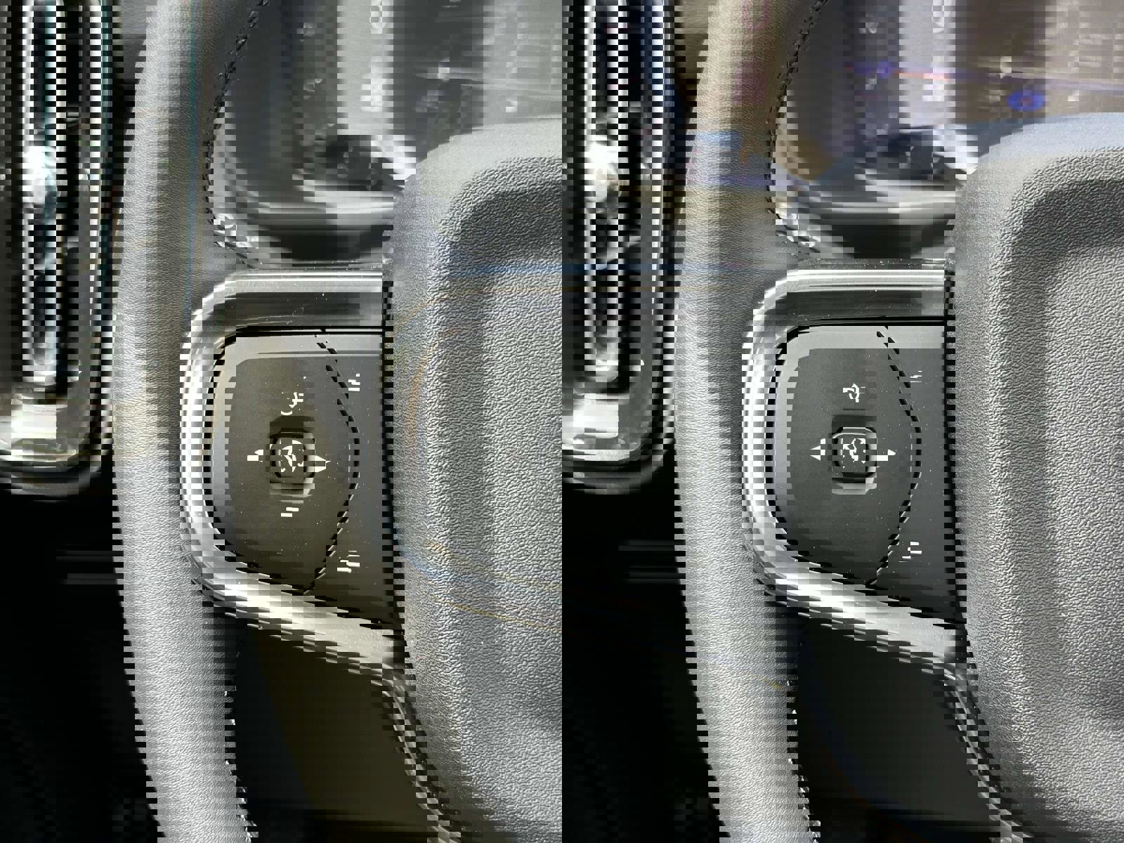 Certified 2025 Volvo XC40 B5 Ultra w/ Climate Package image 9