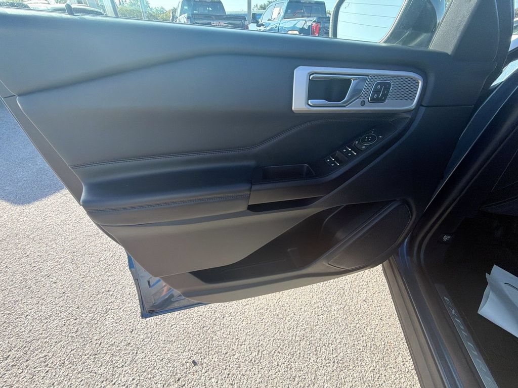 Used 2020 Ford Explorer Platinum AWD/4WD image 30