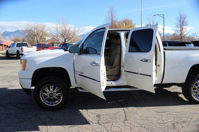 Used 2013 GMC Sierra 2500 Denali w/ Suspension Package, Off-Road image 8