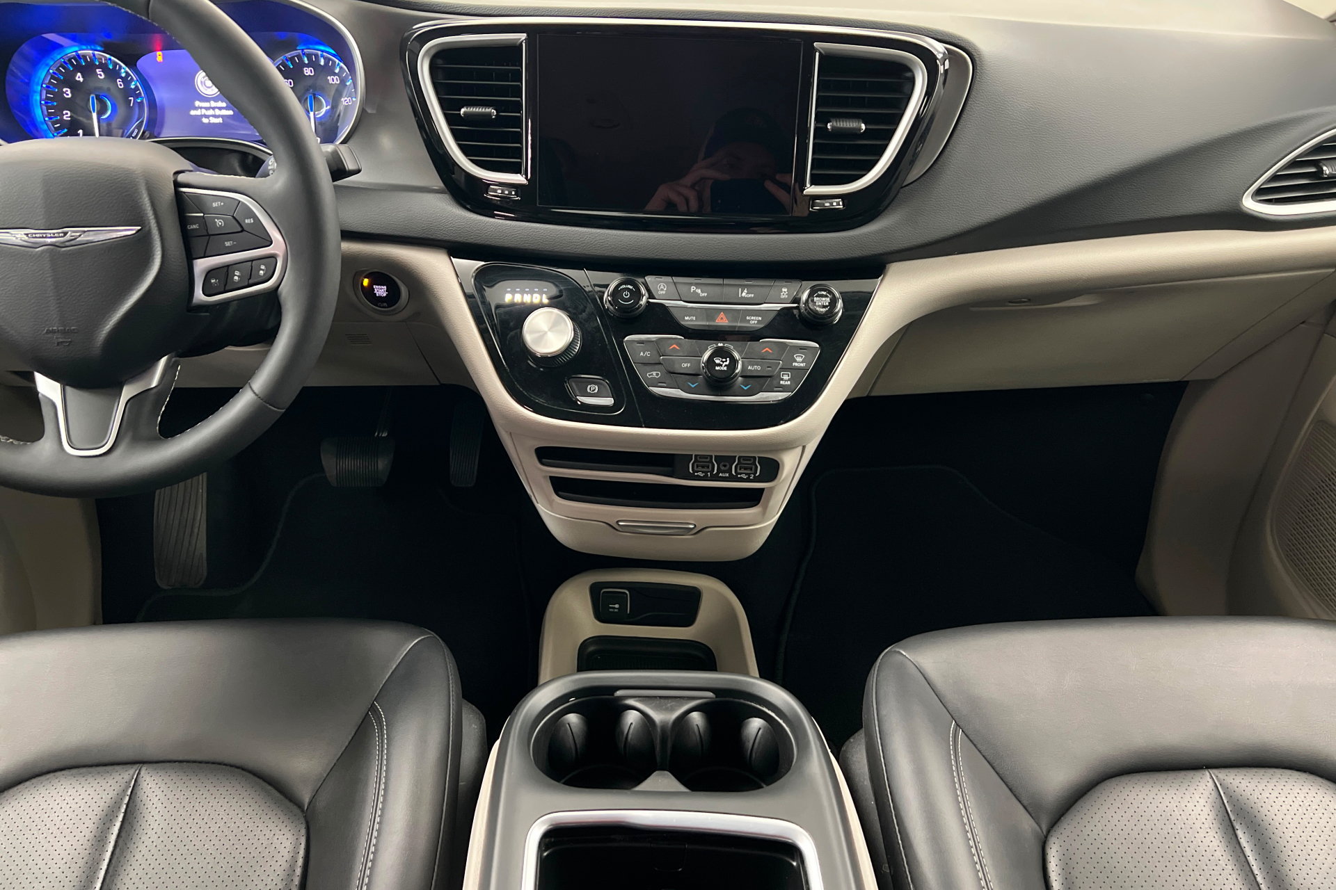 Used 2024 Chrysler Pacifica Touring-L FWD image 14