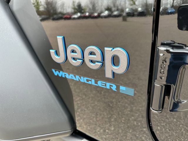 Used 2025 Jeep Wrangler Unlimited Rubicon 4xe w/ Convenience Group AWD/4WD image 15
