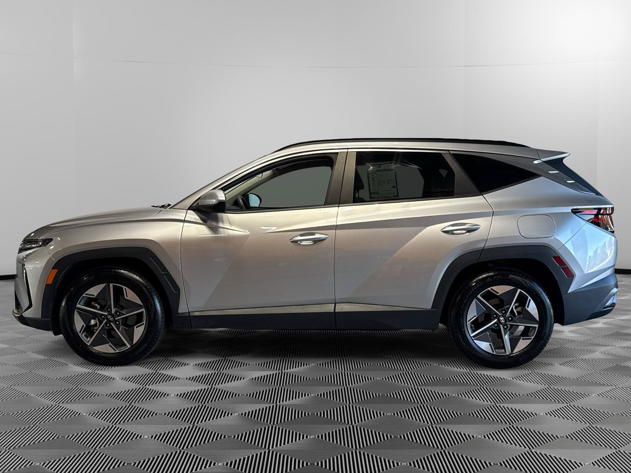 Used 2025 Hyundai Tucson SEL FWD image 2