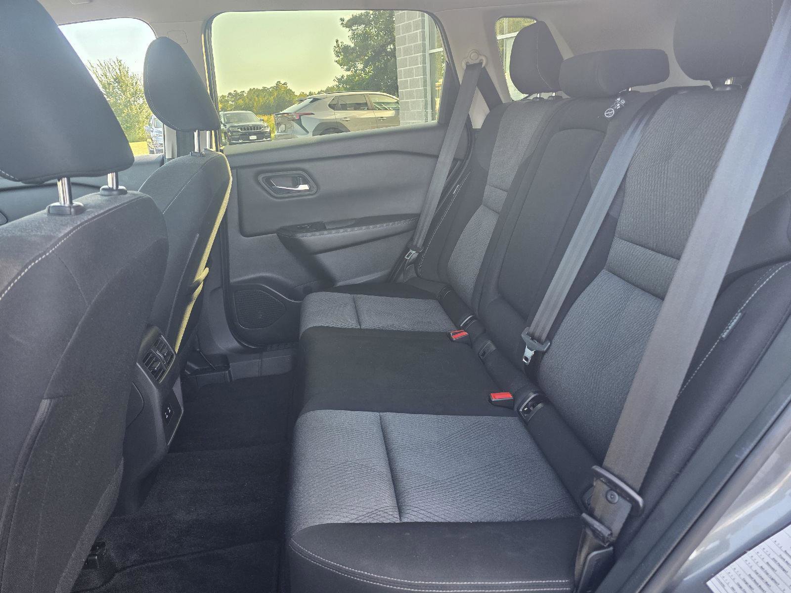 Used 2024 Nissan Rogue SV image 13