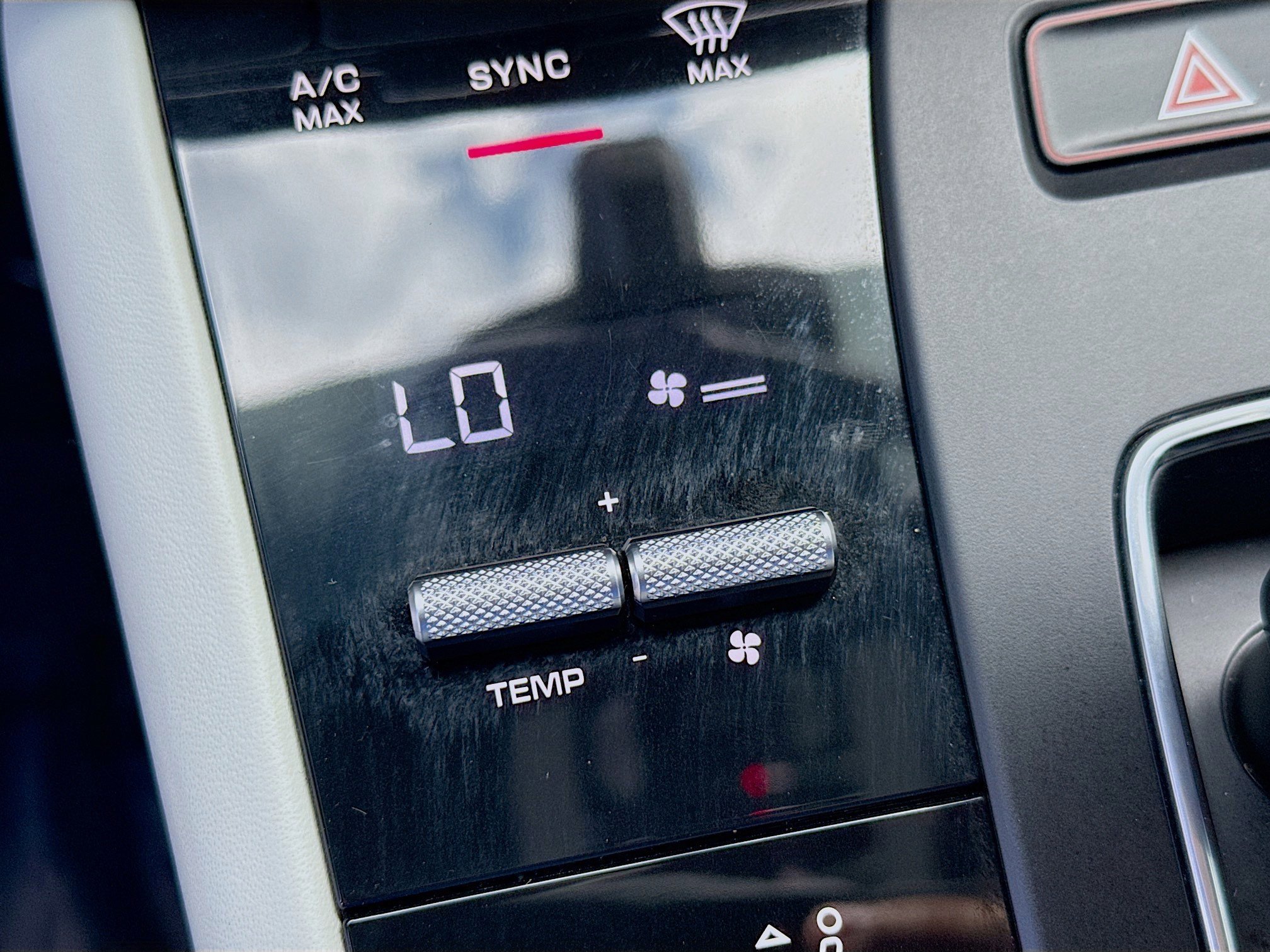 Used 2022 Porsche Macan w/ Premium Package Plus image 14