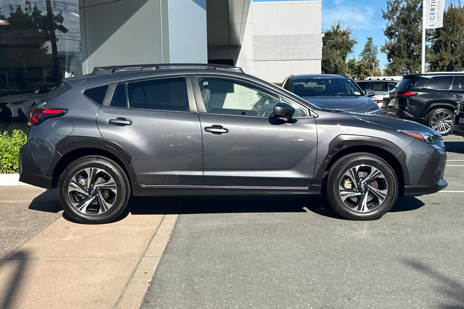 Used 2024 Subaru Crosstrek 2.0i Premium AWD/4WD image 3
