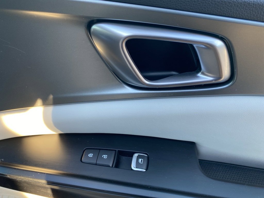 Certified 2022 Kia Carnival LX image 12