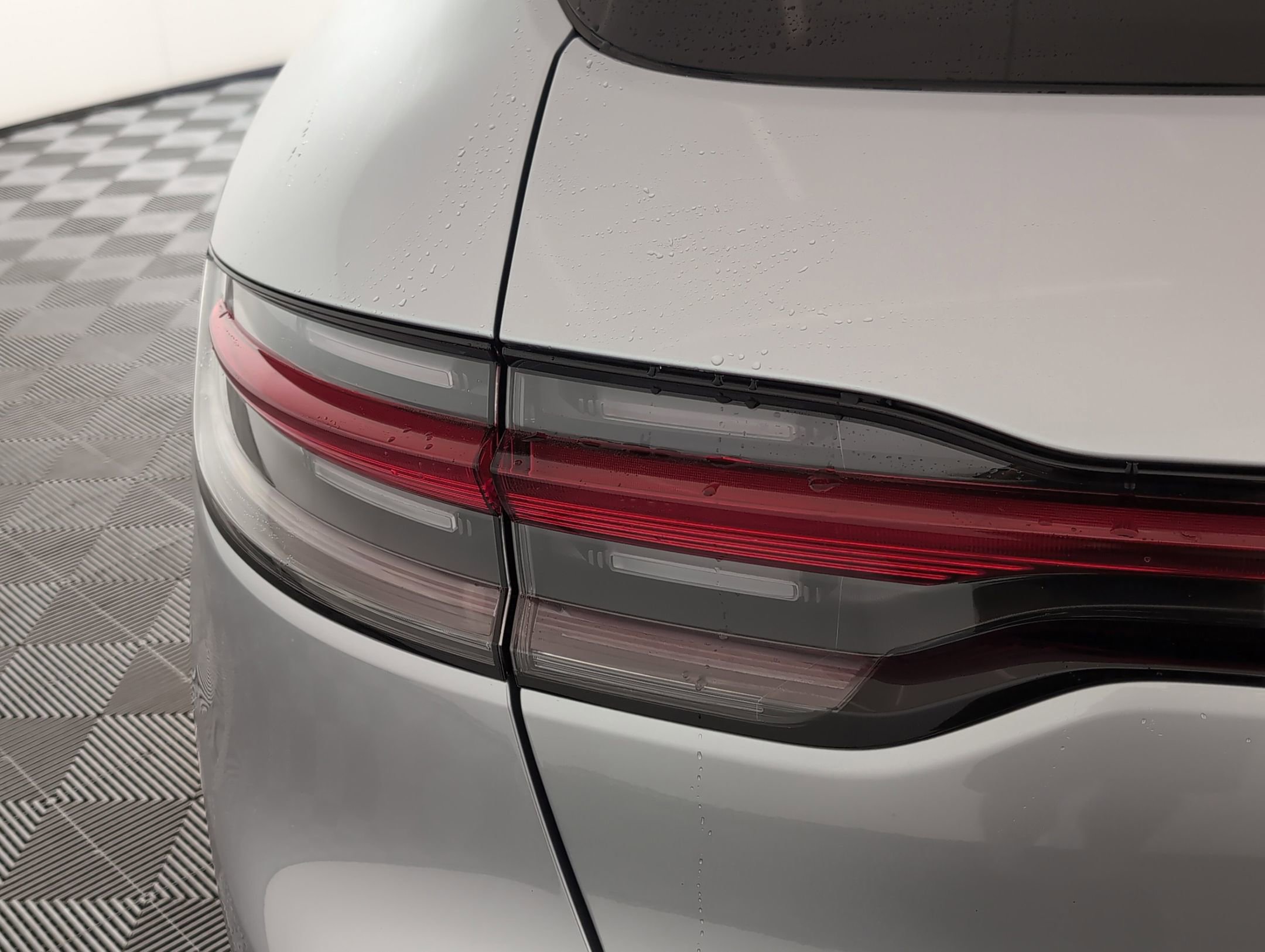 Certified 2025 Porsche Macan image 15