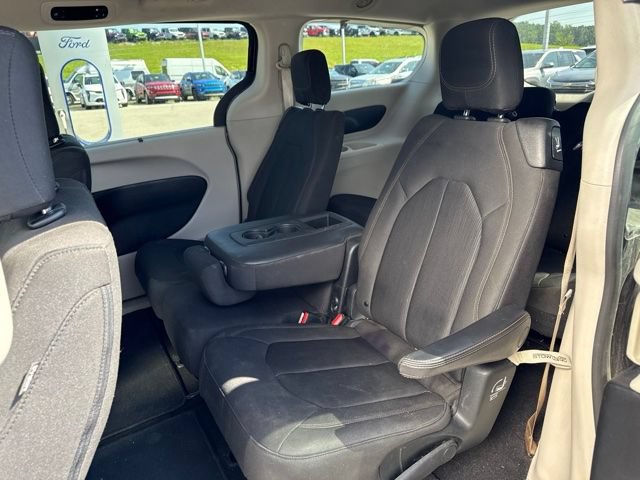 Used 2019 Chrysler Pacifica Touring Plus w/ Tire & Wheel Group FWD image 8