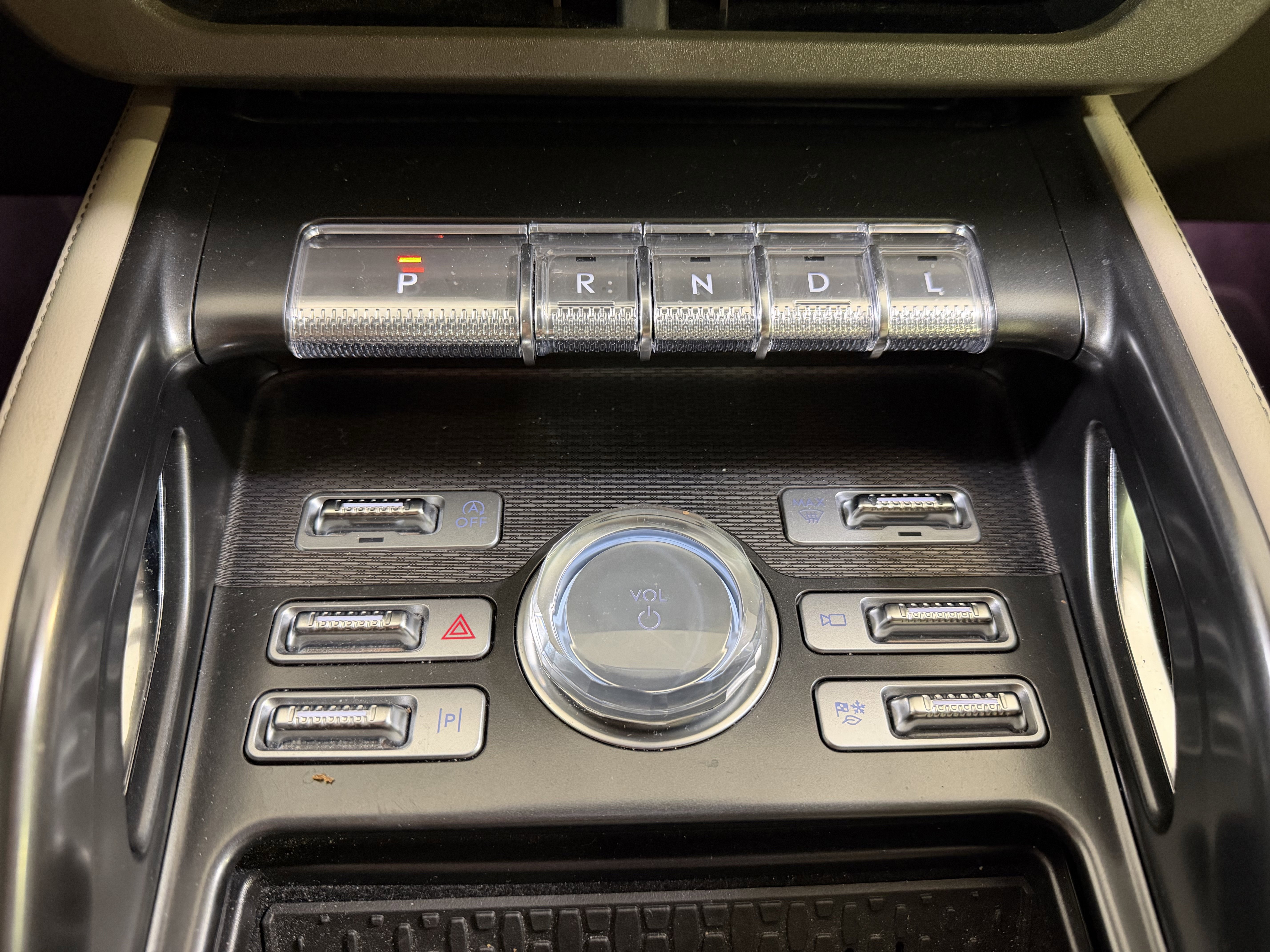 Used 2025 Lincoln Nautilus Premier AWD/4WD image 19