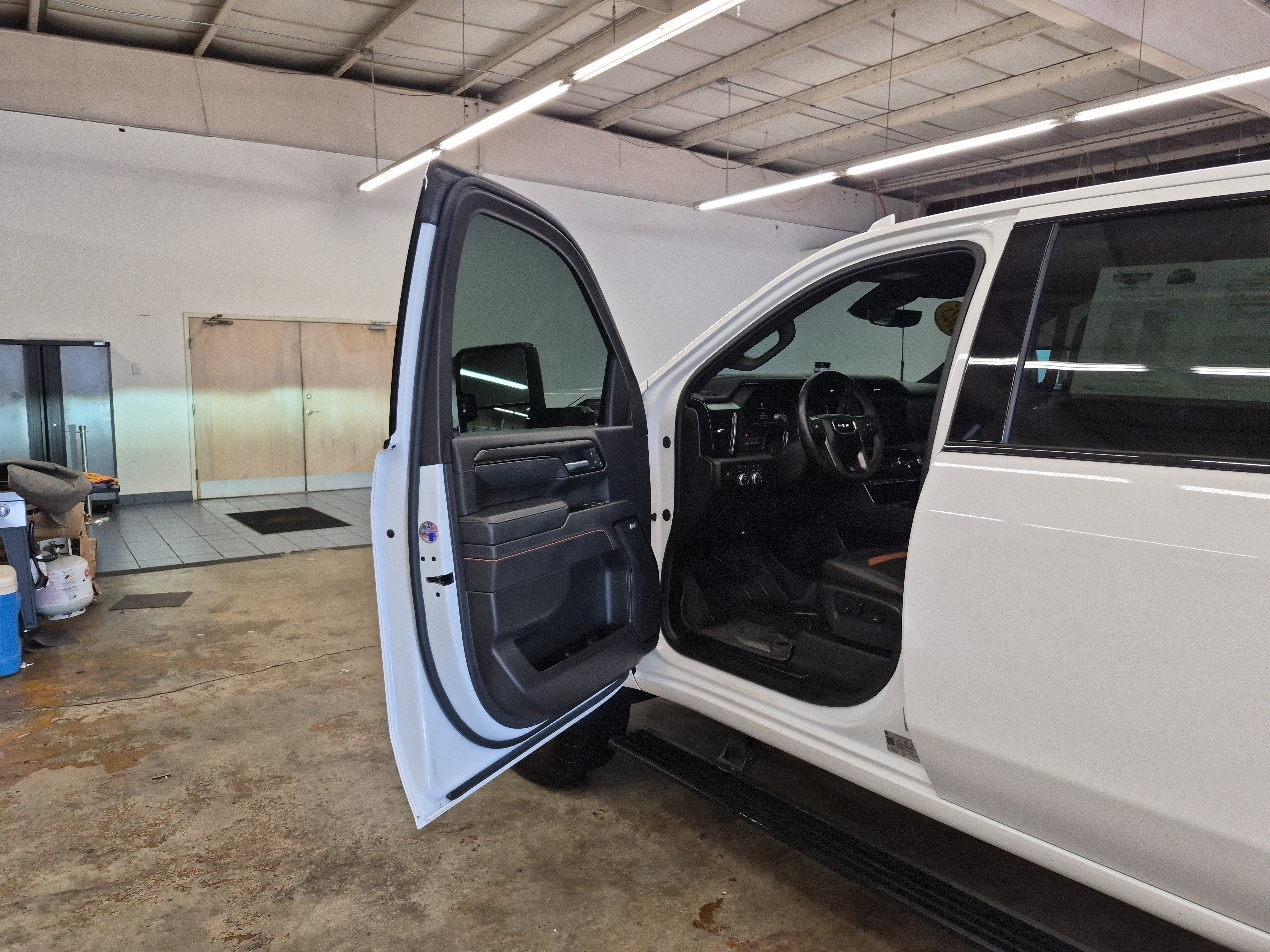 Used 2025 GMC Sierra 2500 AT4 w/ AT4 Premium Plus Package AWD/4WD image 18