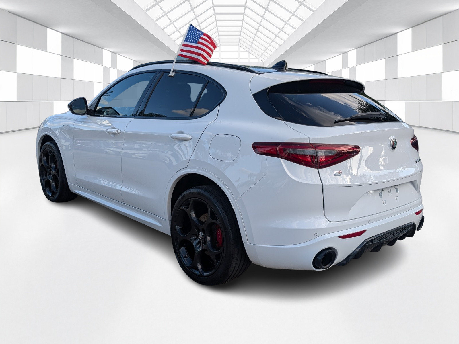 Used 2023 Alfa Romeo Stelvio Veloce AWD/4WD image 5