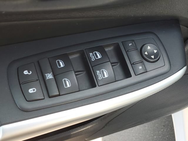 Used 2016 Jeep Cherokee Overland FWD image 16