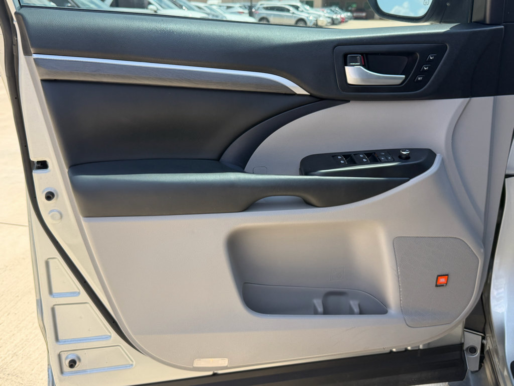 Used 2019 Toyota Highlander Limited FWD image 20