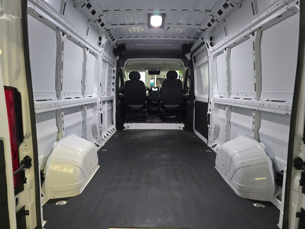 Used 2024 RAM ProMaster 2500 w/ Convenience Group image 30