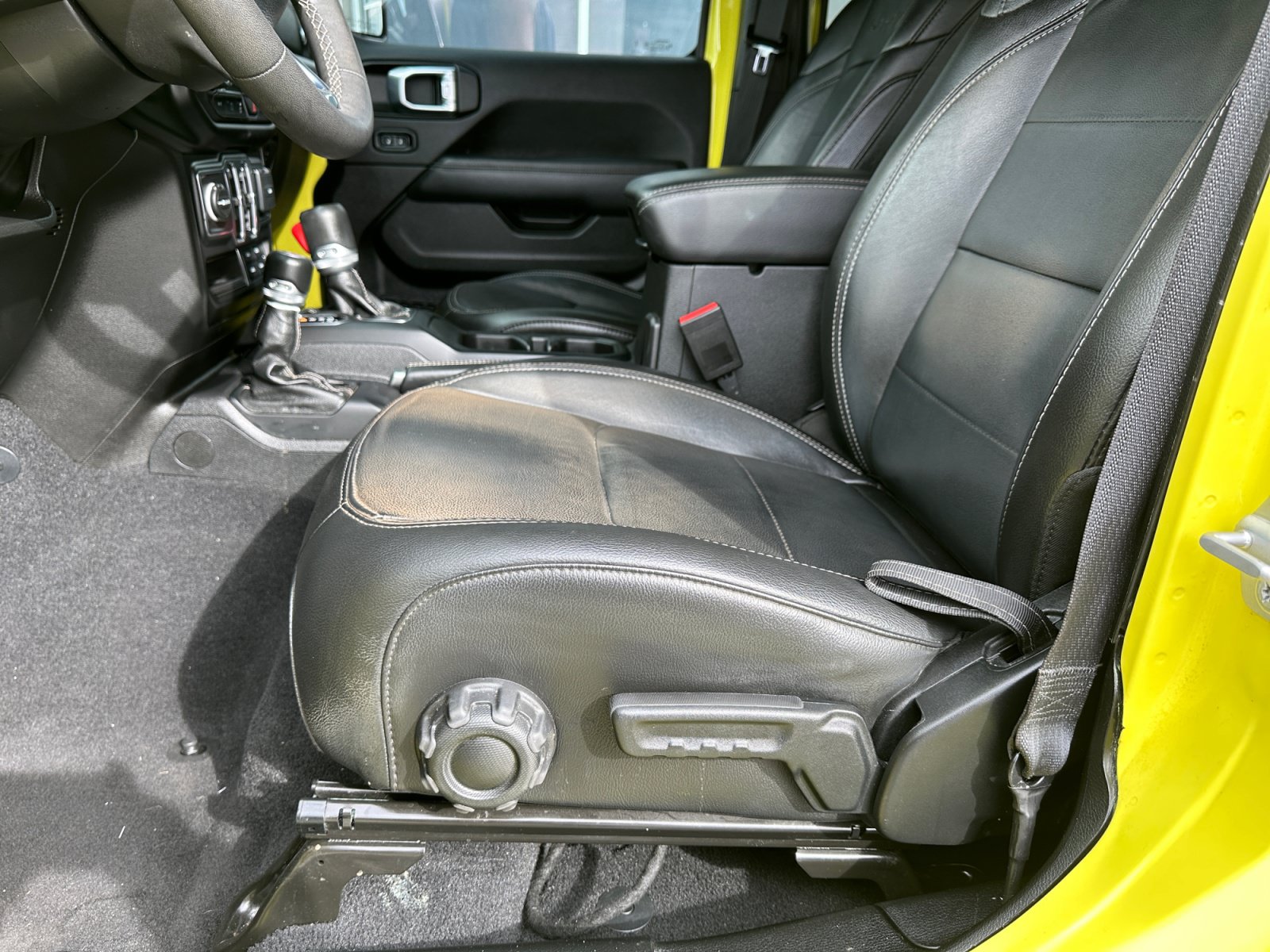 Used 2023 Jeep Wrangler Unlimited Sahara AWD/4WD image 12