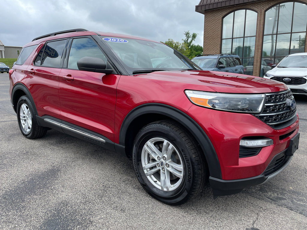 Used 2020 Ford Explorer XLT w/ Equipment Group 202A image 2