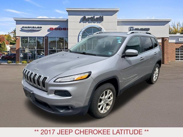 Used 2017 Jeep Cherokee Latitude AWD/4WD image 4