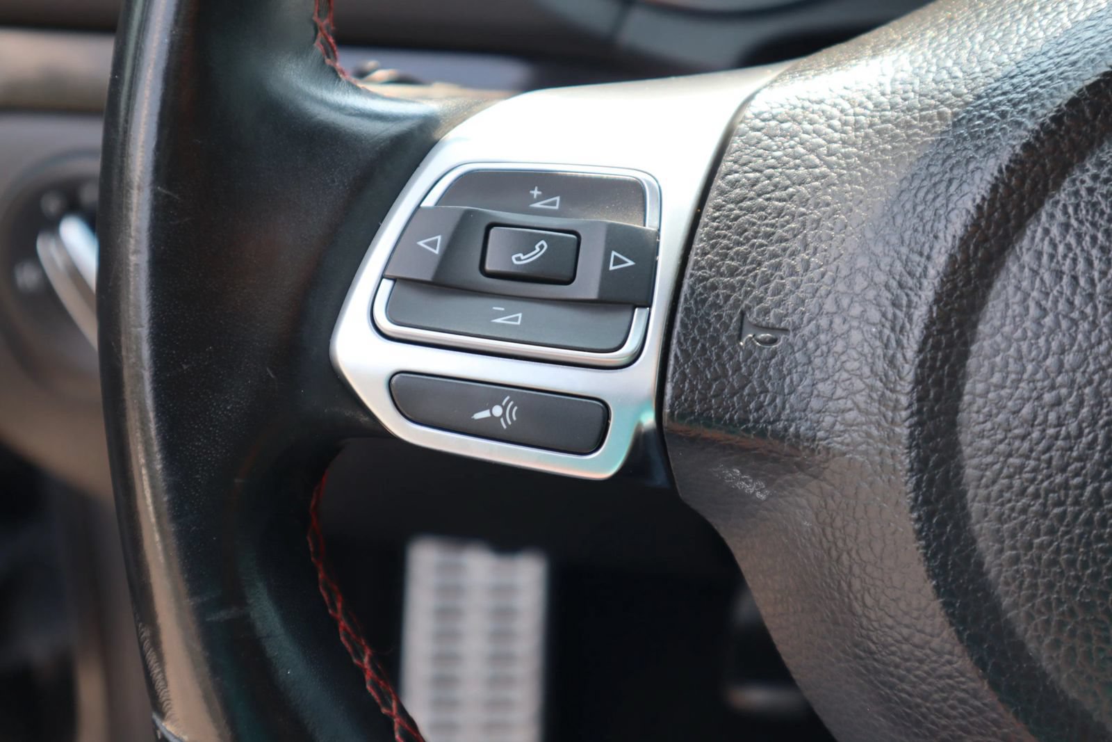 Used 2011 Volkswagen Golf 2-Door FWD image 21