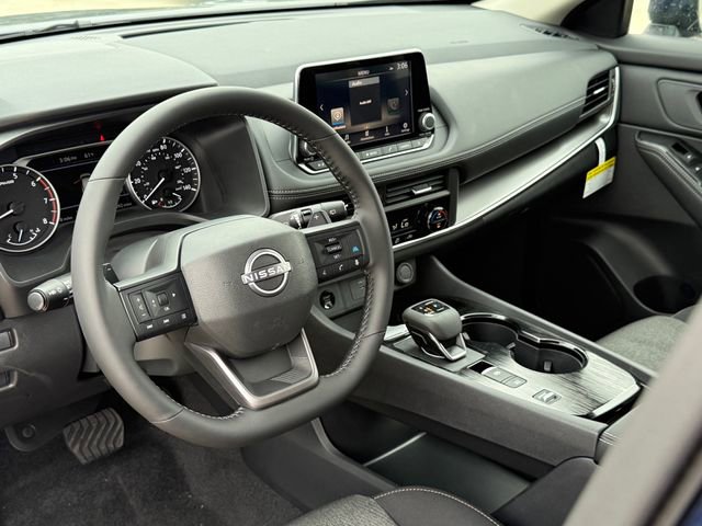 Used 2026 Nissan Rogue SV image 7