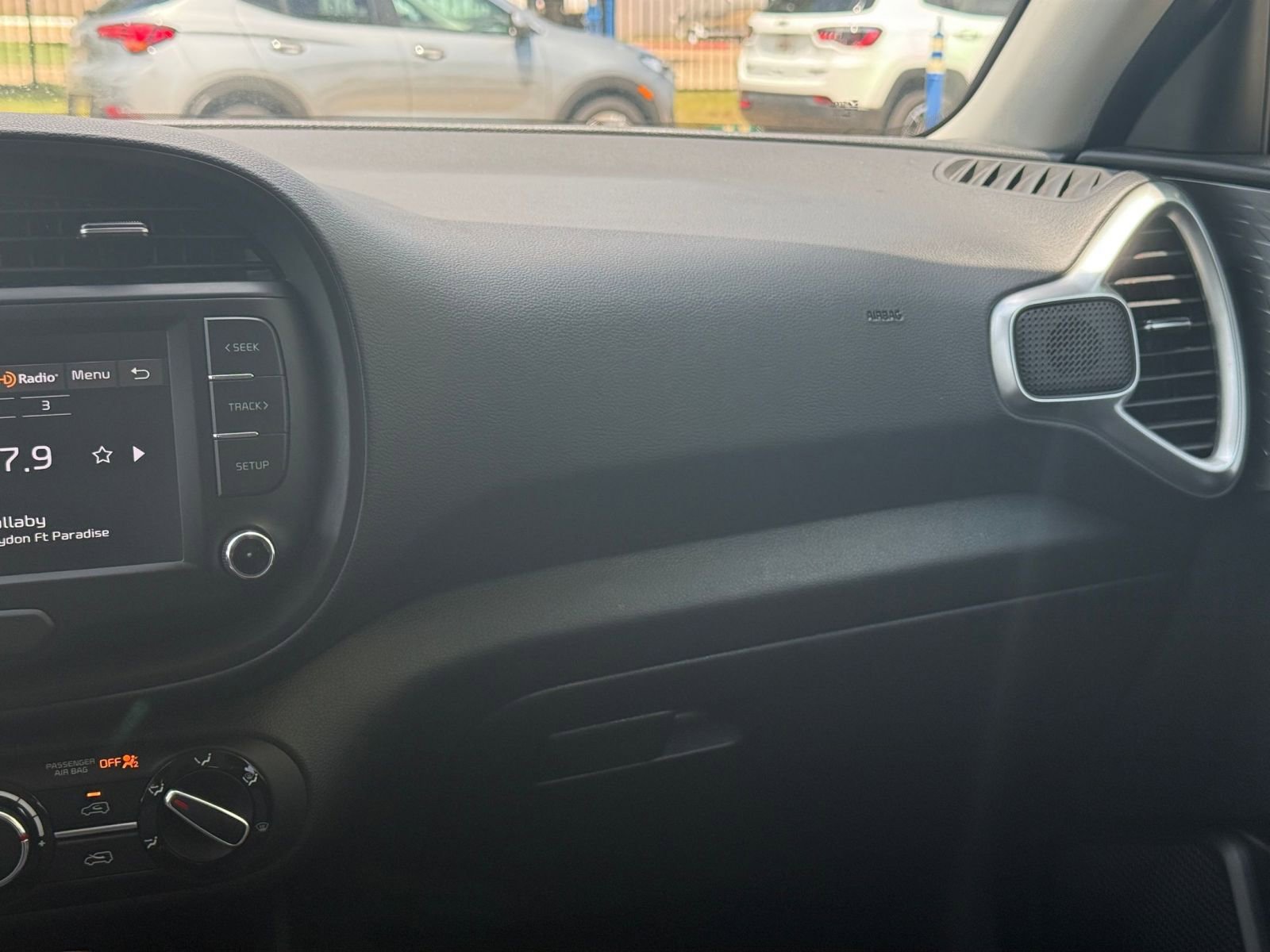 Used 2025 Kia Soul LX w/ LX Technology Package FWD image 35