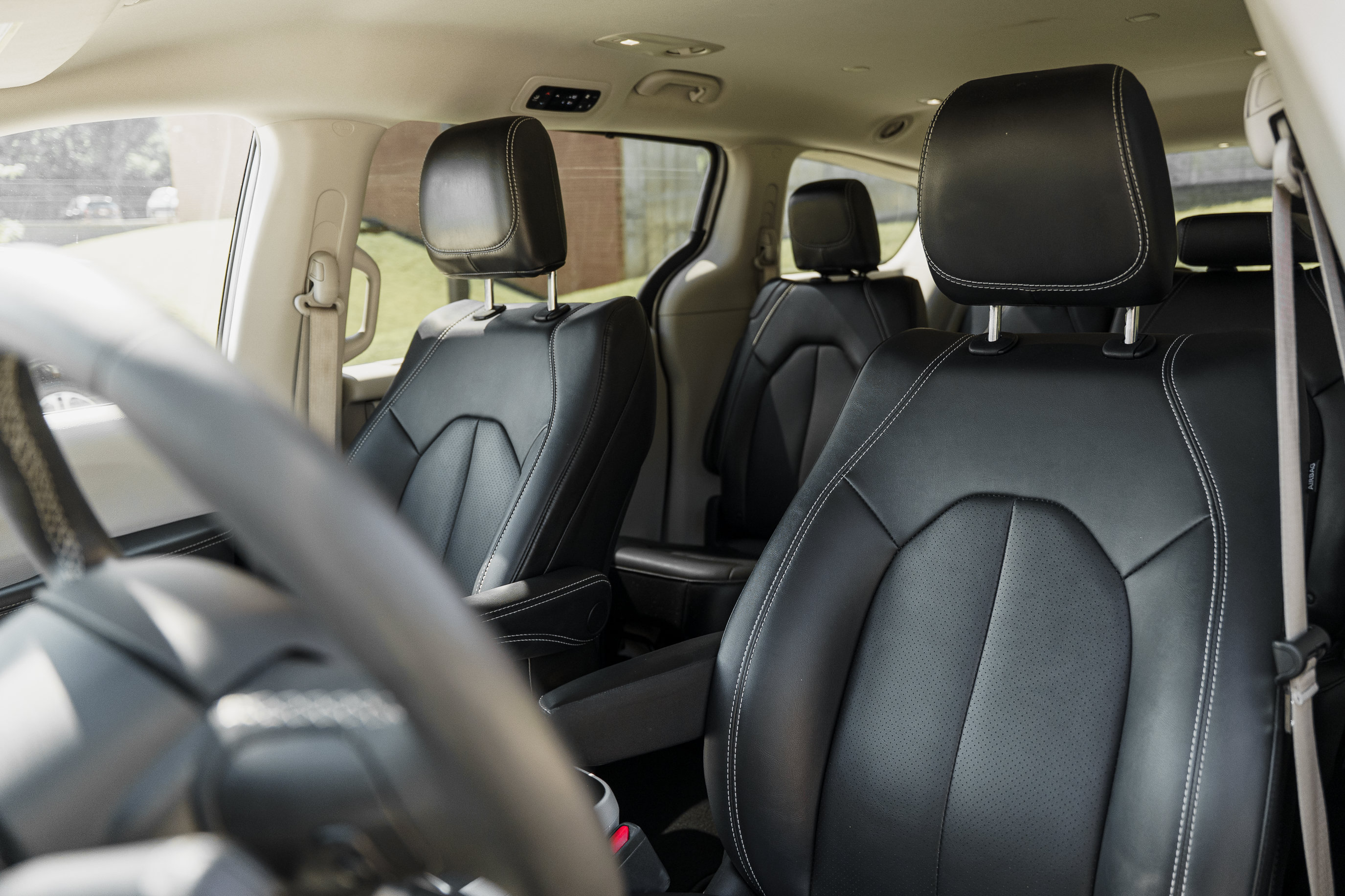 Used 2024 Chrysler Pacifica Touring-L FWD image 19