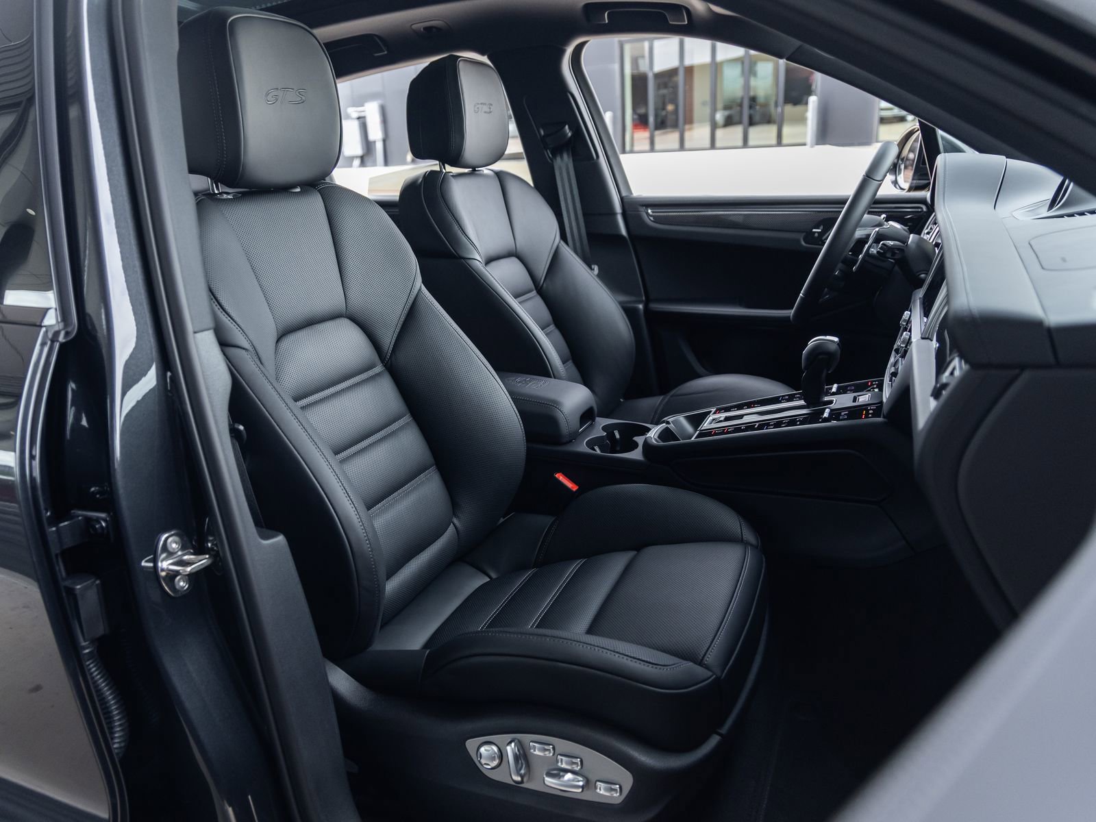 New 2026 Porsche Macan GTS AWD/4WD image 49