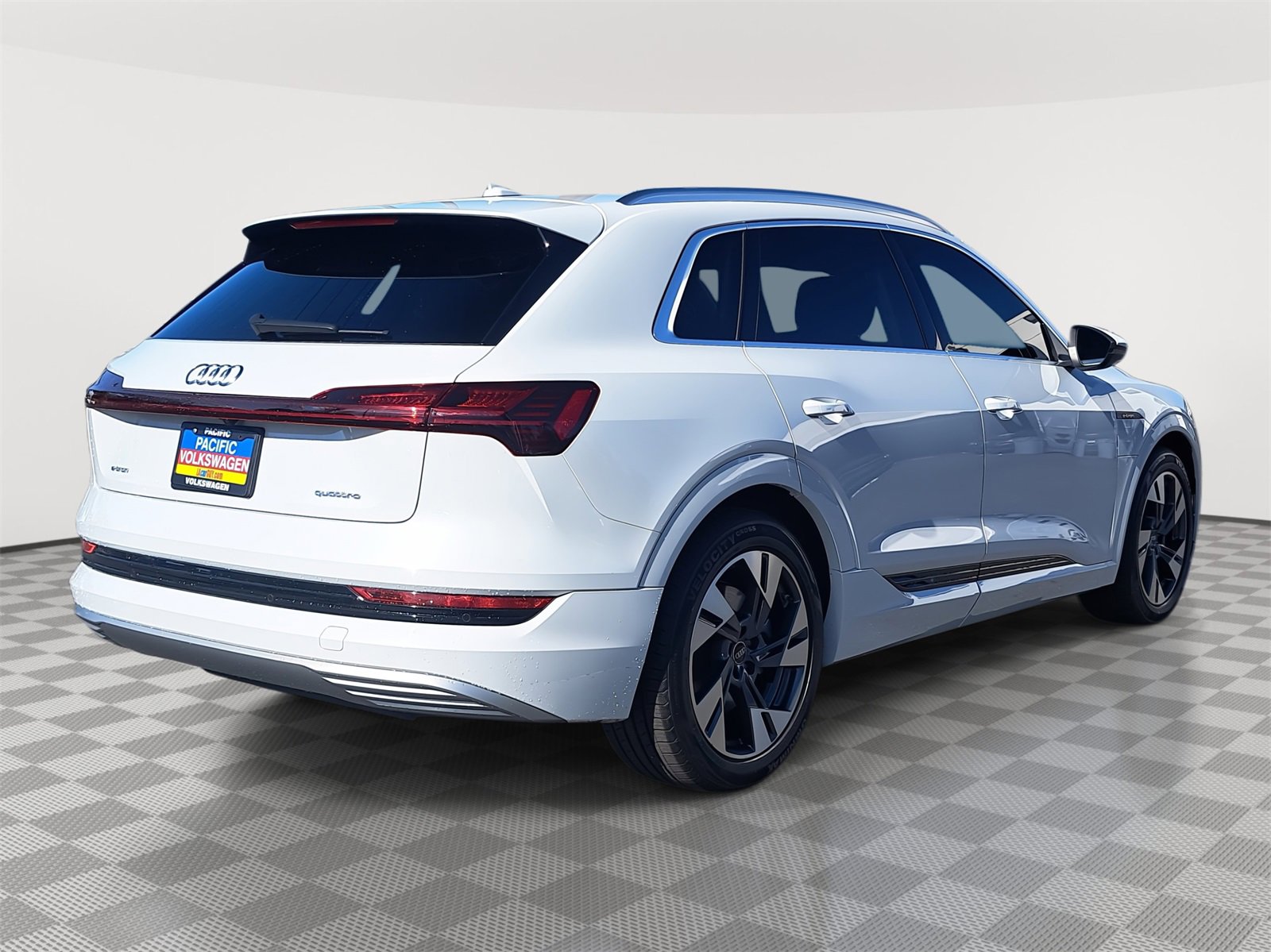 Used 2023 Audi e-tron Premium image 5