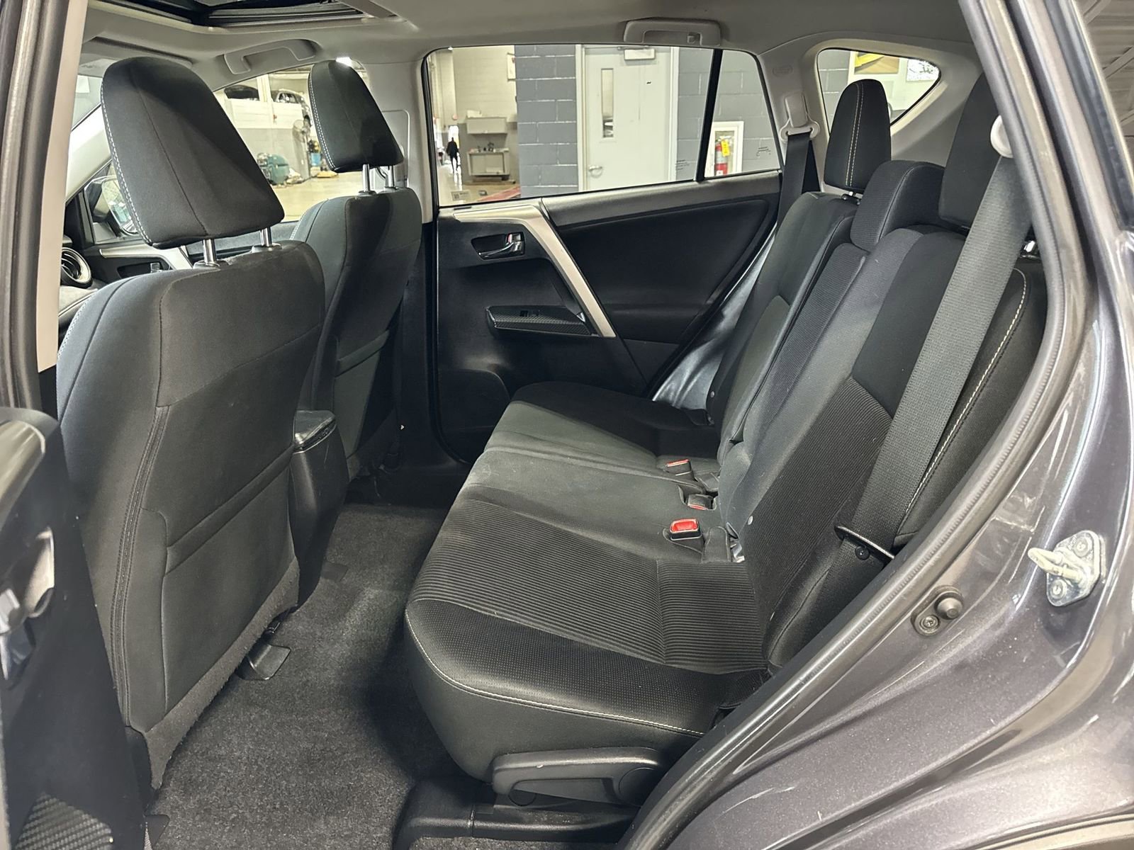 Used 2014 Toyota RAV4 XLE AWD/4WD image 27