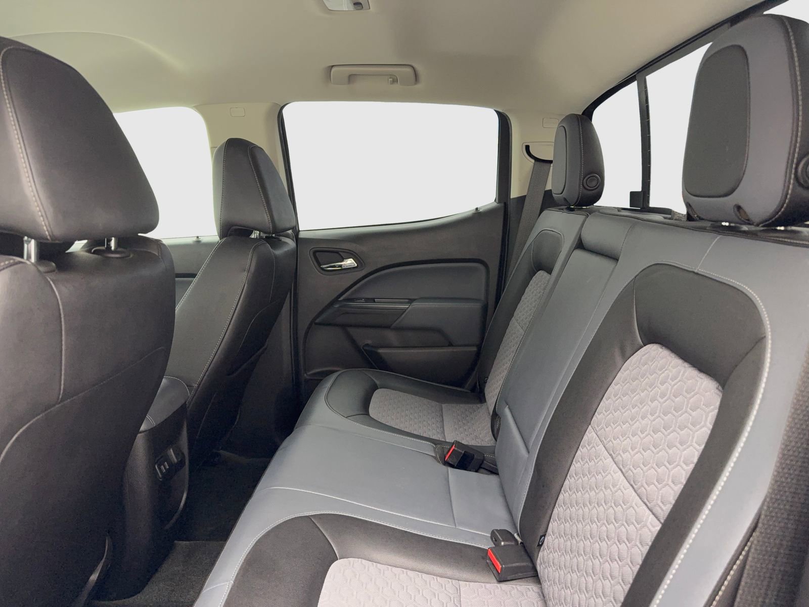 Used 2018 Chevrolet Colorado Z71 w/ Z71 Midnight Edition image 39