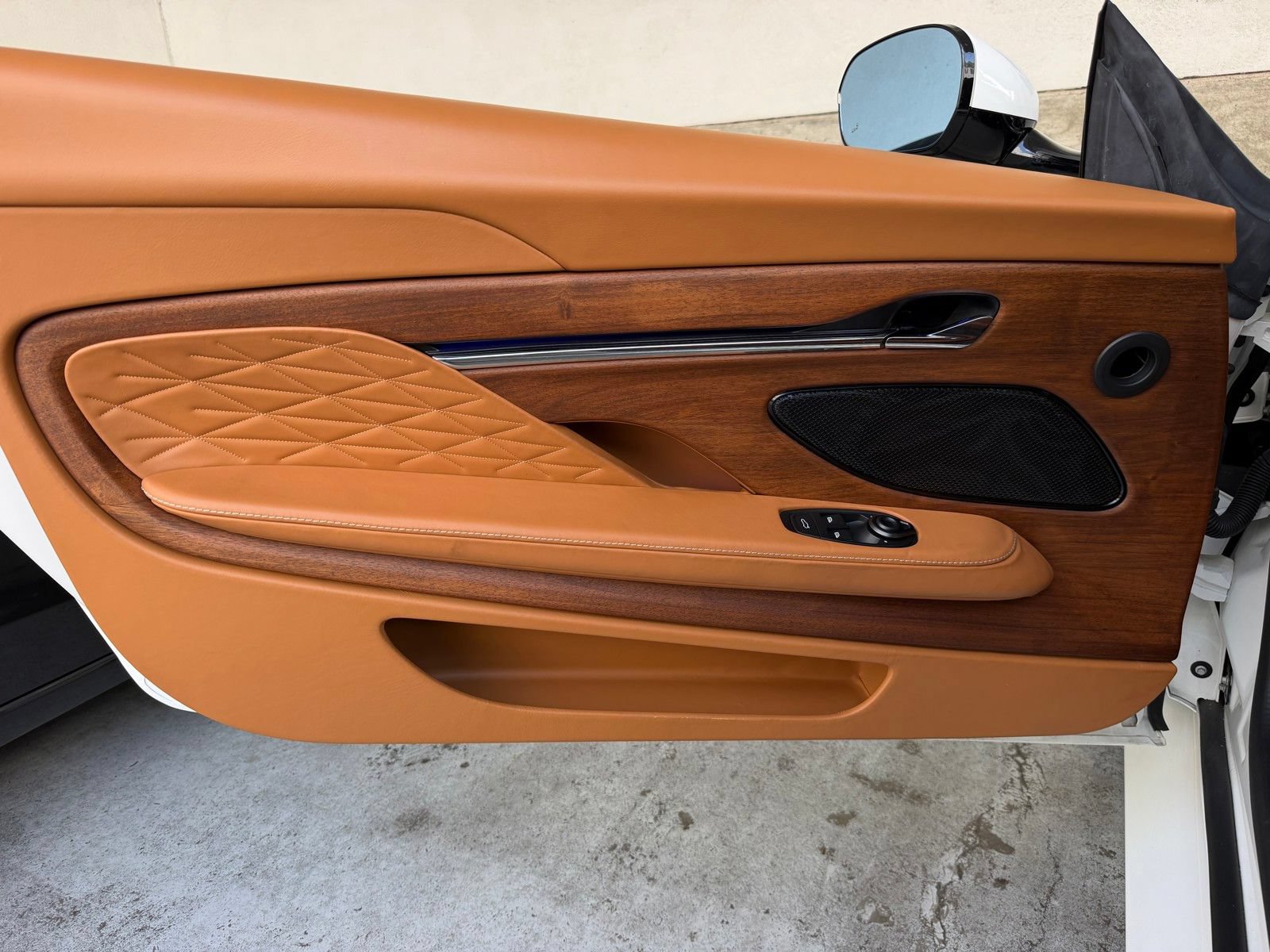 Used 2025 Aston Martin DB12 Convertible RWD image 20