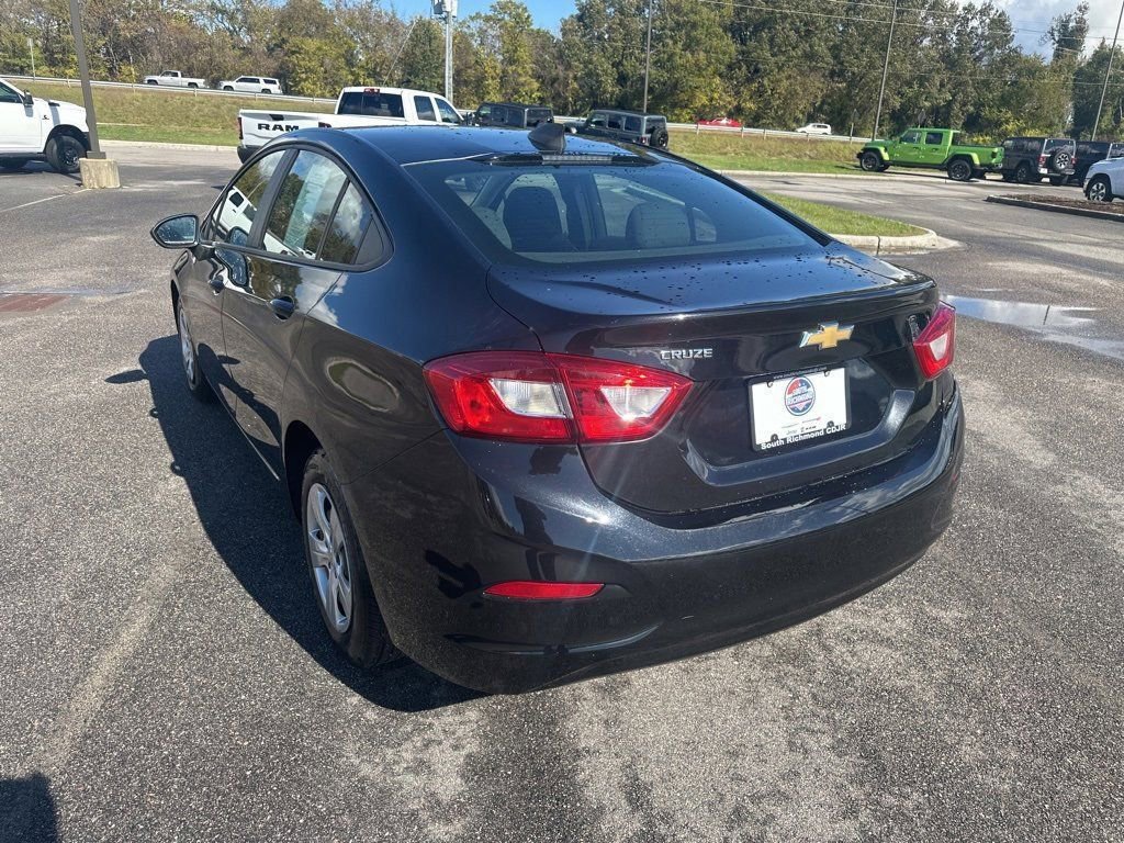 Used 2018 Chevrolet Cruze LS image 3