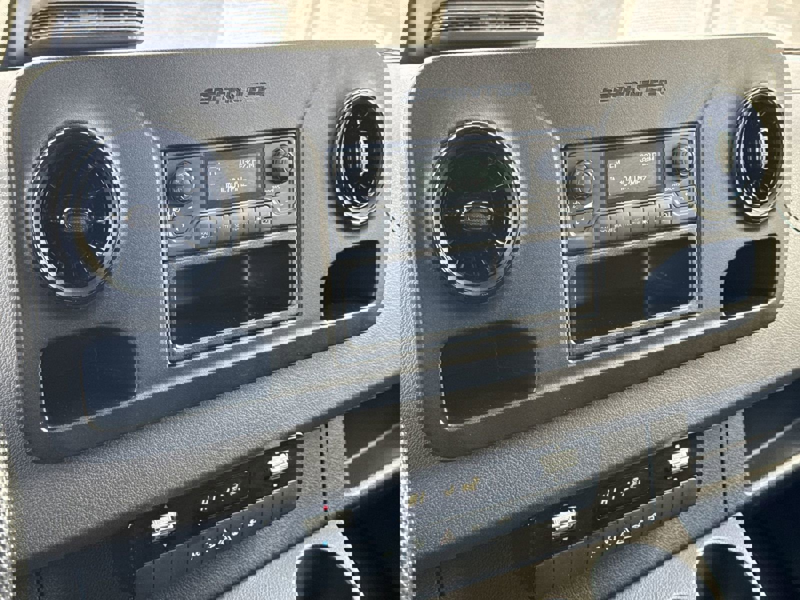 Used 2025 Mercedes-Benz Sprinter 2500 image 23