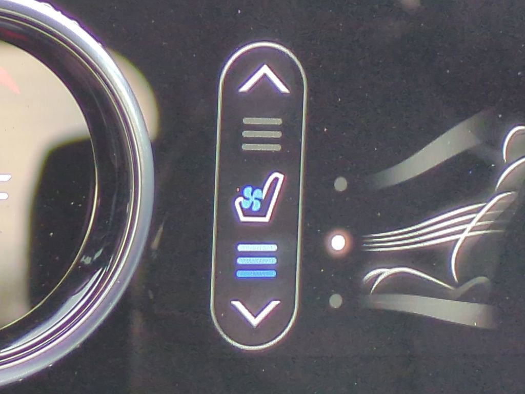 Used 2025 Genesis GV70 3.5T Sport w/ Sport Advanced Package image 24