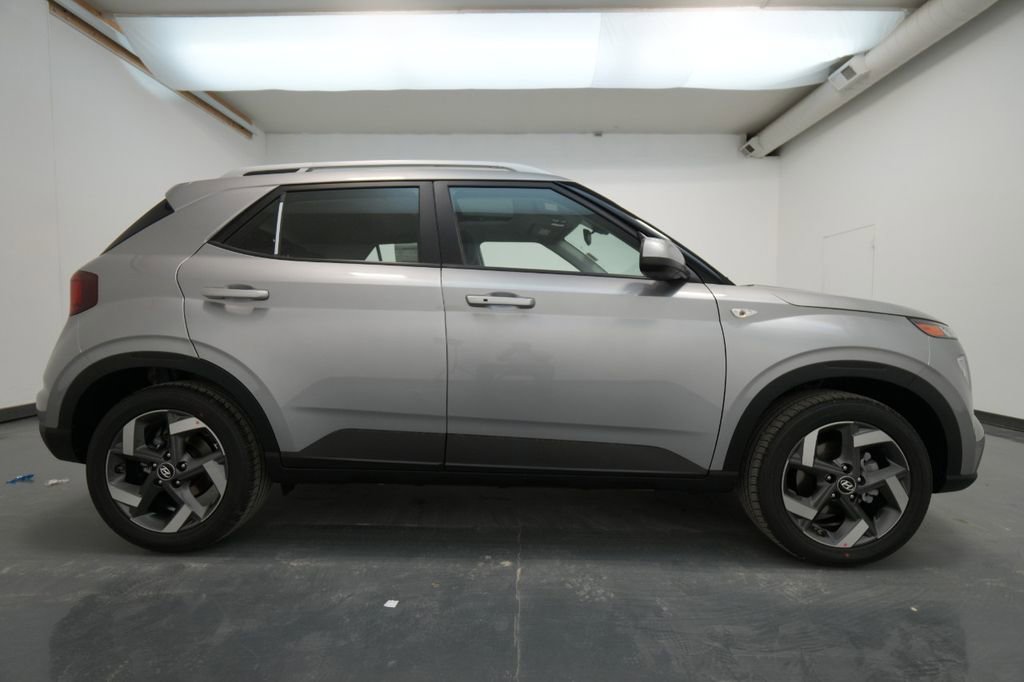 New 2025 Hyundai Venue SEL image 11