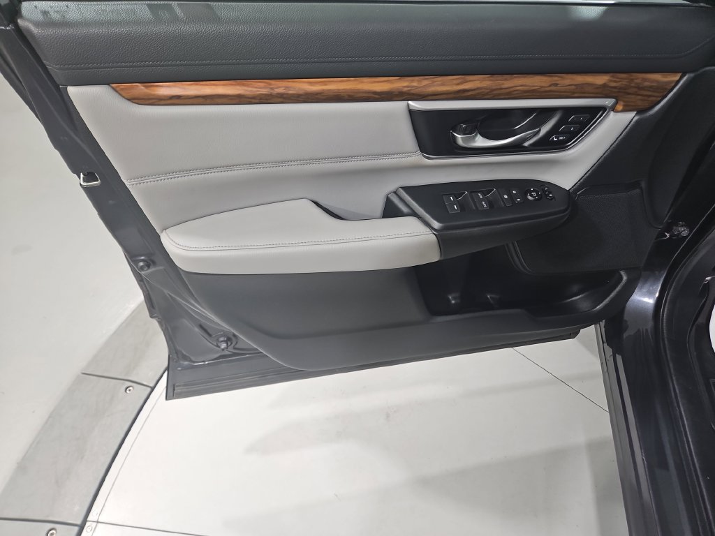 Used 2018 Honda CR-V Touring image 10