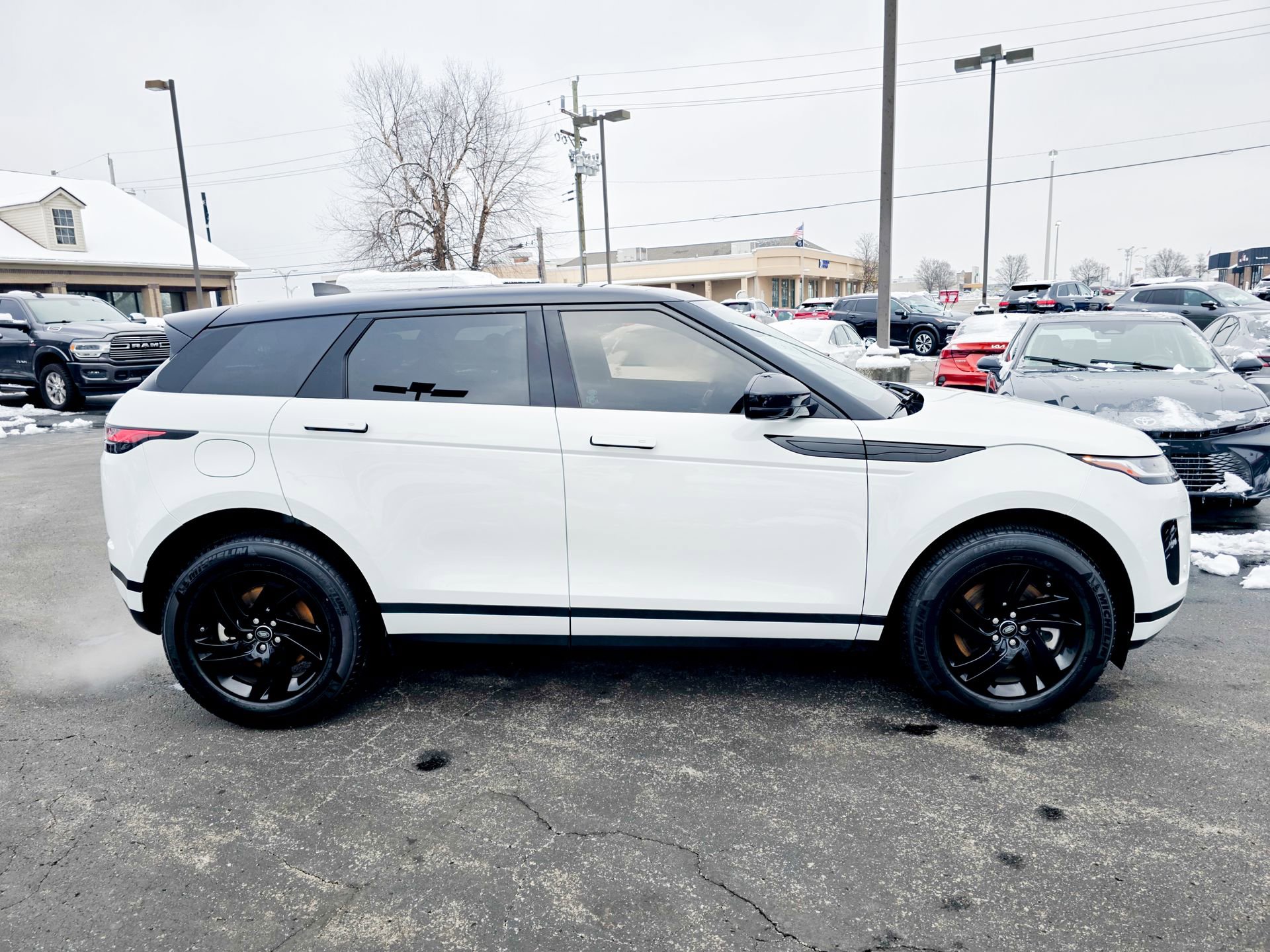 Used 2023 Land Rover Range Rover Evoque S image 28