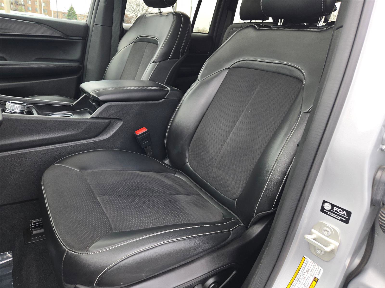 Certified 2024 Jeep Grand Cherokee Altitude image 31