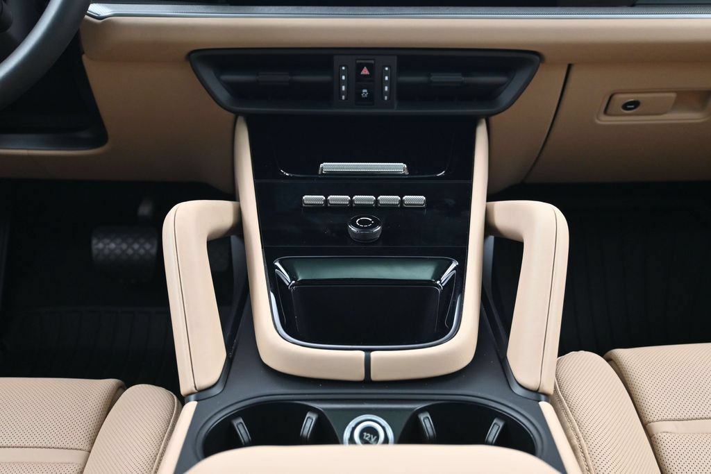 Certified 2026 Porsche Cayenne E-Hybrid Coupe AWD/4WD image 10