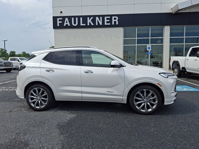 Used 2025 Buick Encore GX Avenir w/ Avenir Technology Package FWD image 7