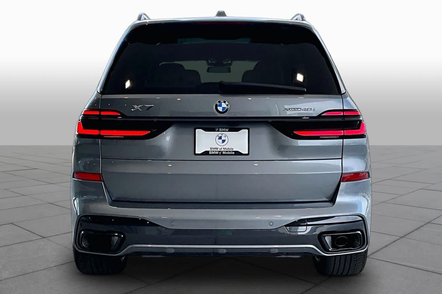 Used 2025 BMW X7 xDrive40i w/ M Sport Package AWD/4WD image 4