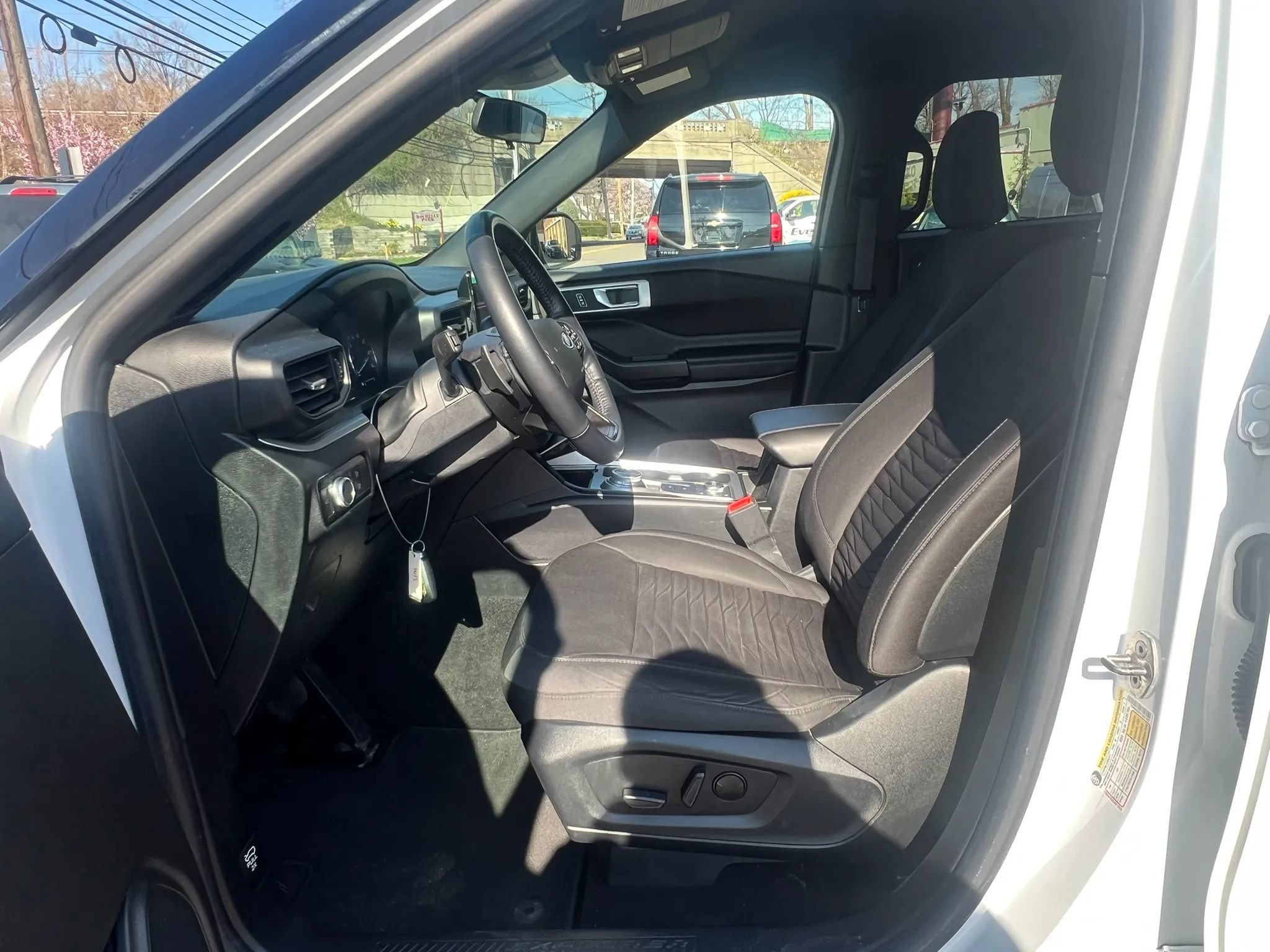 Used 2020 Ford Explorer XLT AWD/4WD image 28