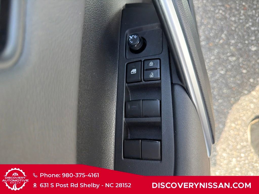 Used 2023 Toyota Corolla Cross XLE w/ Convenience Package image 11