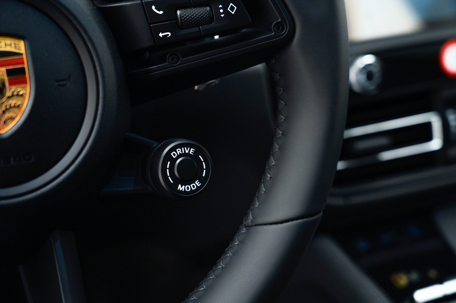 Certified 2026 Porsche Macan Turbo image 31