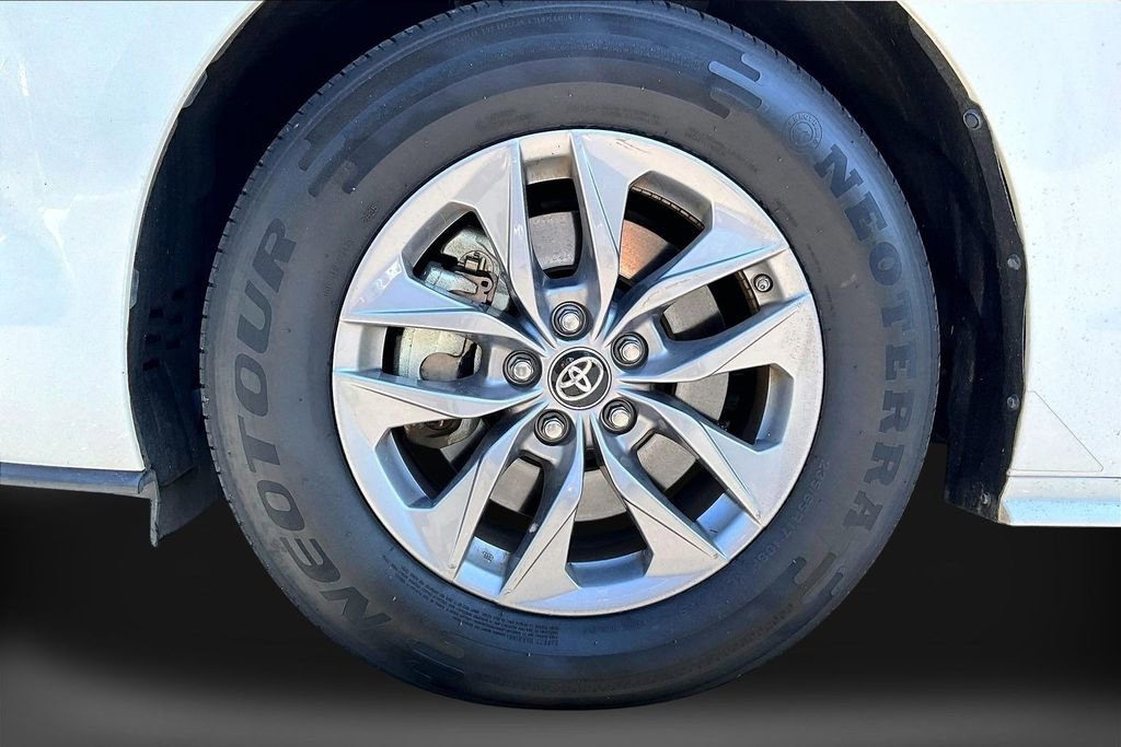 Used 2024 Toyota Sienna LE FWD image 33