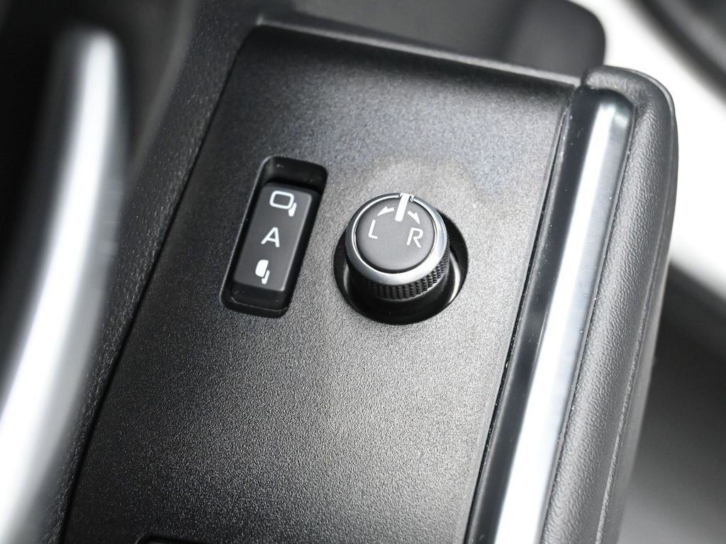 Certified 2025 Toyota Highlander Platinum image 12